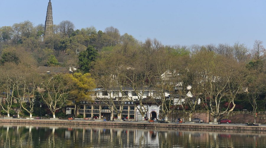 A scenic view of Hangzhou Baochuta