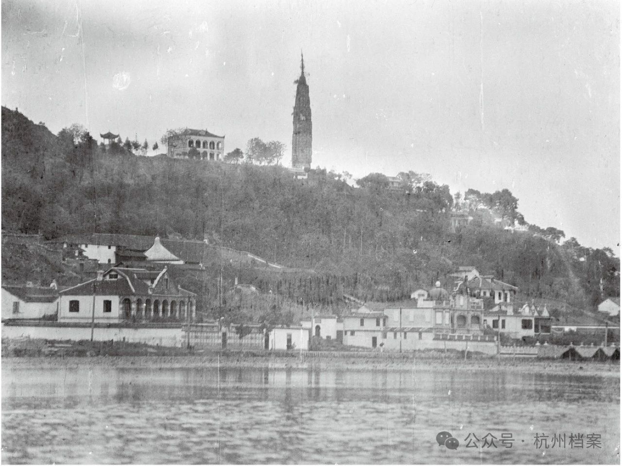 A scenic view of Hangzhou Baochuta