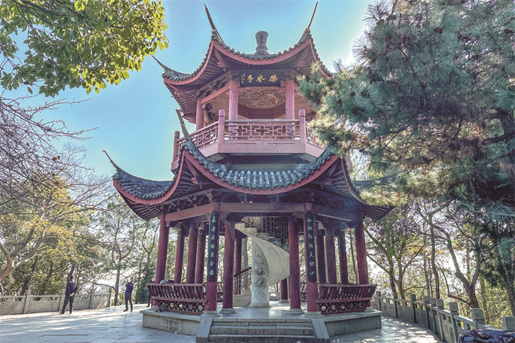 A scenic view of Hangzhou Fenghuangsi