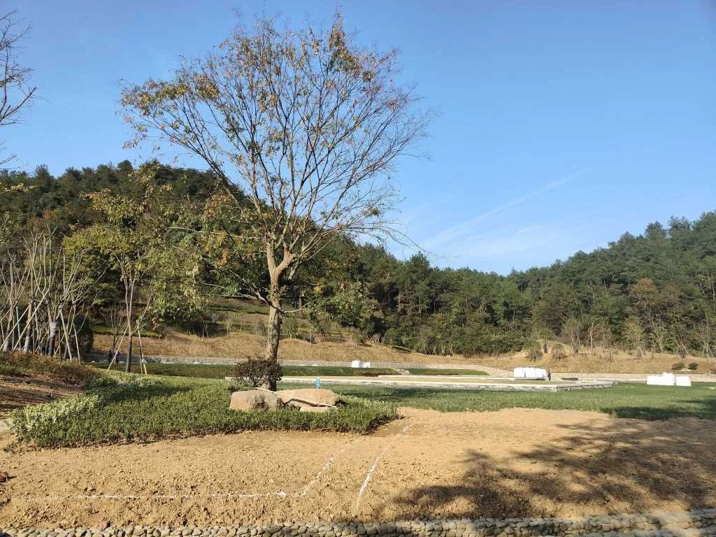 A scenic view of Hangzhou Gongchenta Ji Gongchensi Yizhi