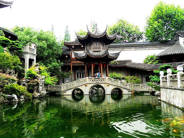 A scenic view of Hangzhou Huqingyutang