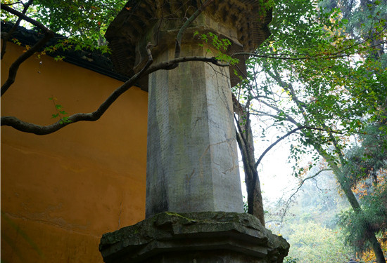 A scenic view of Hangzhou Lingyinsi Shita He Jingchuang