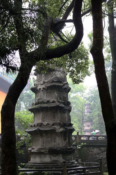 A scenic view of Hangzhou Lingyinsi Shita He Jingchuang