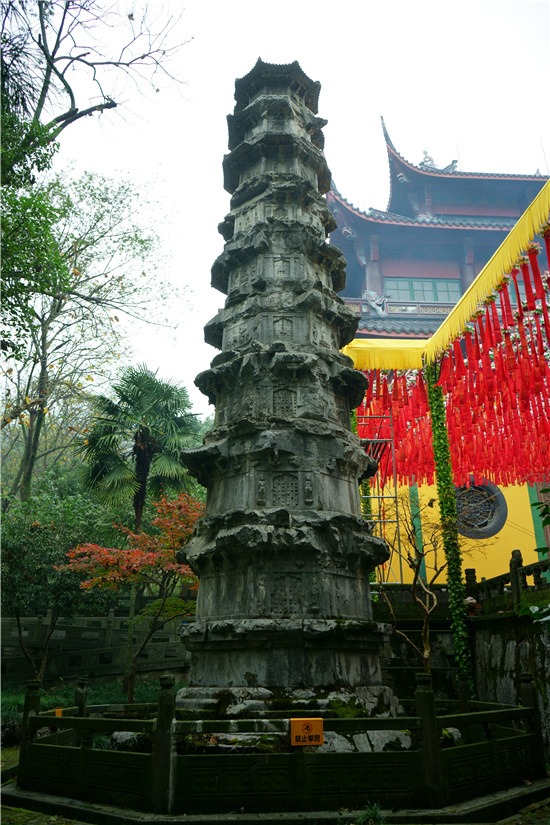A scenic view of Hangzhou Lingyinsi Shita He Jingchuang