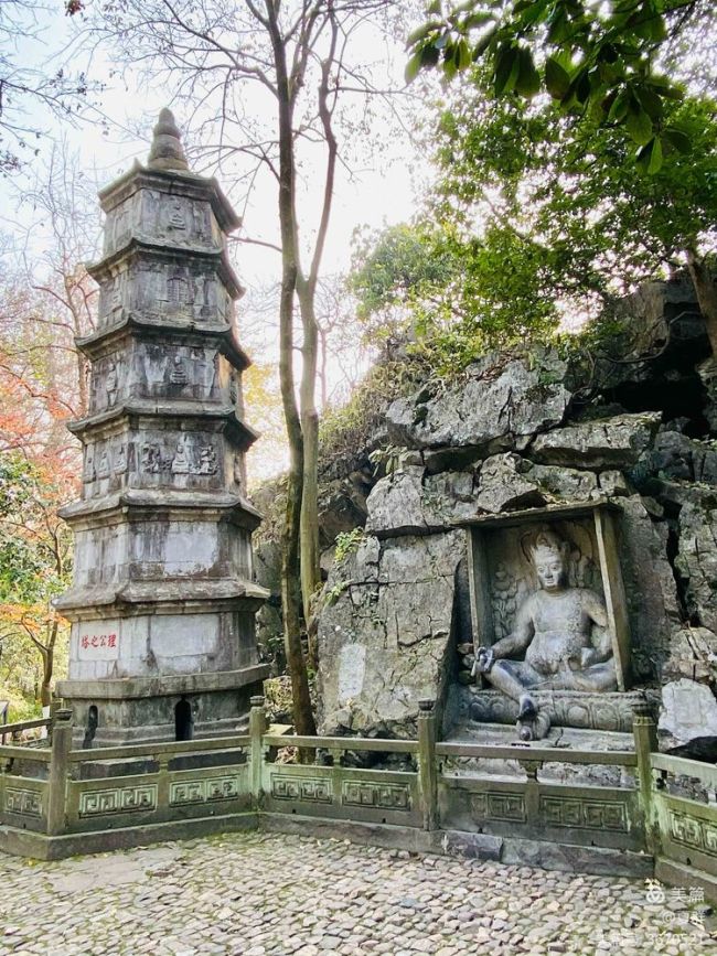 A scenic view of Hangzhou Lingyinsi Shita He Jingchuang