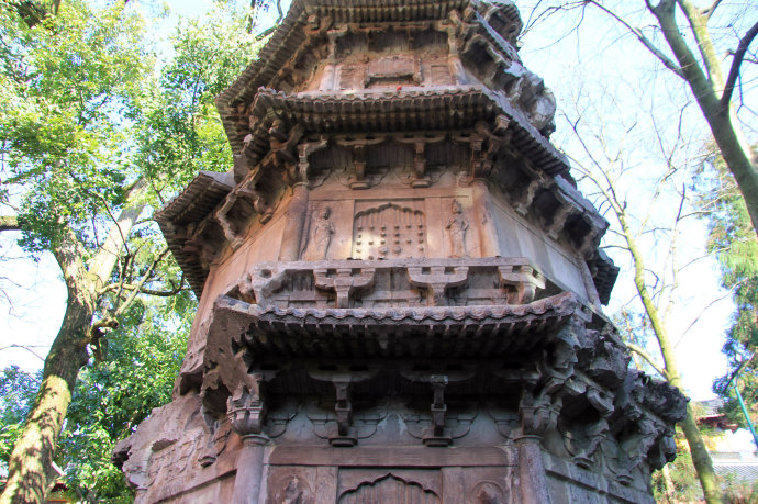 A scenic view of Hangzhou Lingyinsi Shita He Jingchuang