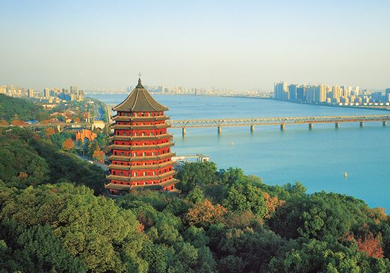 A scenic view of Hangzhou Liuheta