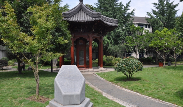 A scenic view of Hangzhou Longxingsi Jingchuang