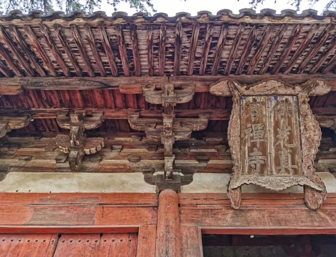 A scenic view of Hangzhou Longxingsi Jingchuang
