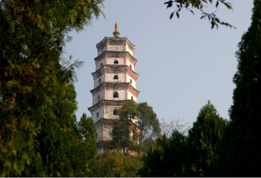 A scenic view of Hangzhou Meicheng Nanfengta He Beifengta