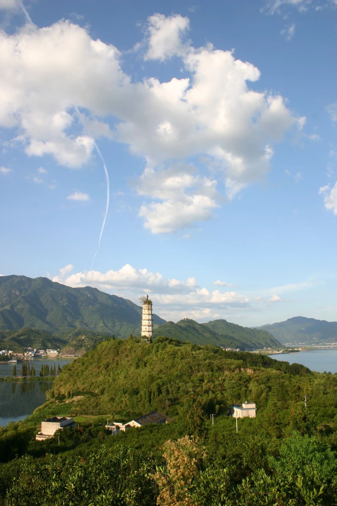 A scenic view of Hangzhou Meicheng Nanfengta He Beifengta