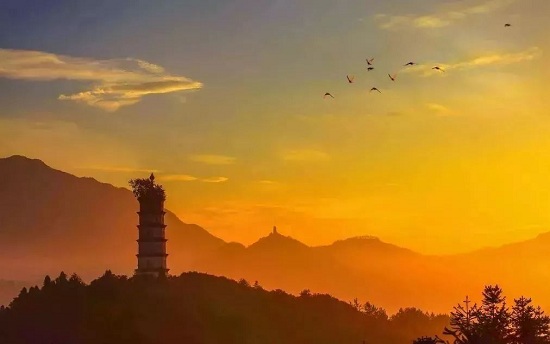 A scenic view of Hangzhou Meicheng Nanfengta He Beifengta