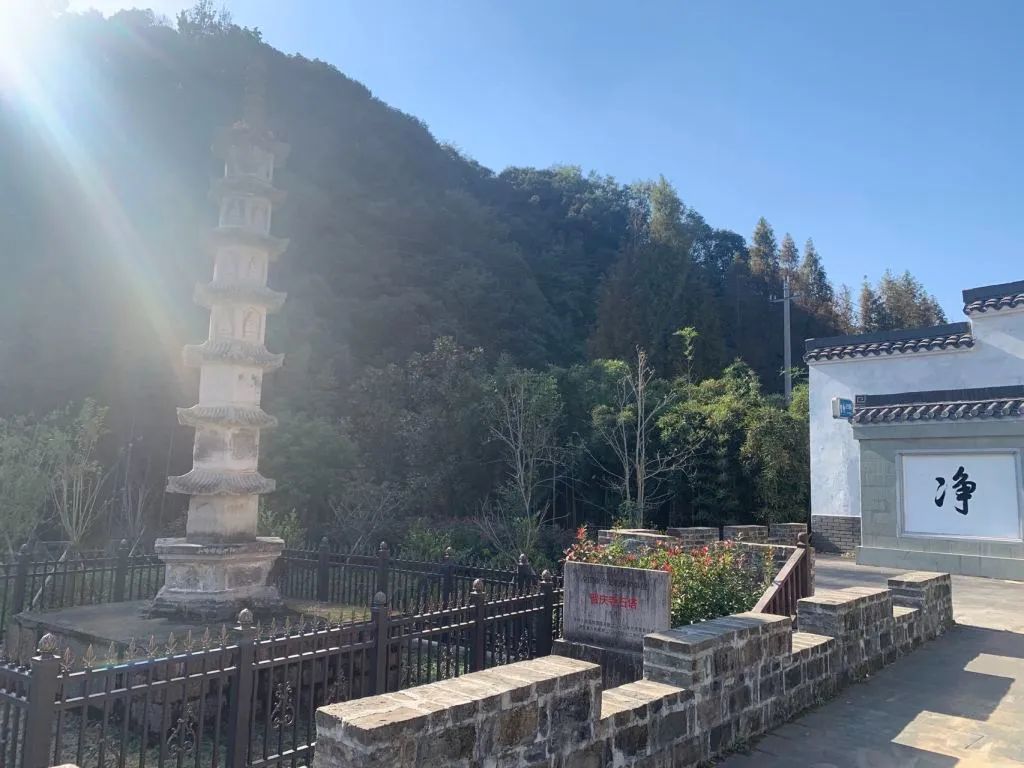A scenic view of Hangzhou Puqingsi Shita