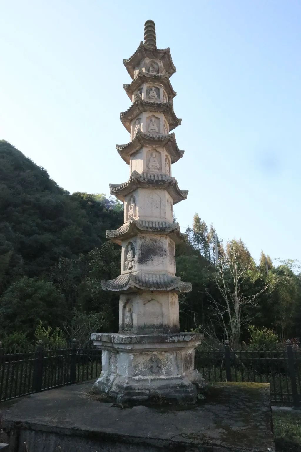 A scenic view of Hangzhou Puqingsi Shita