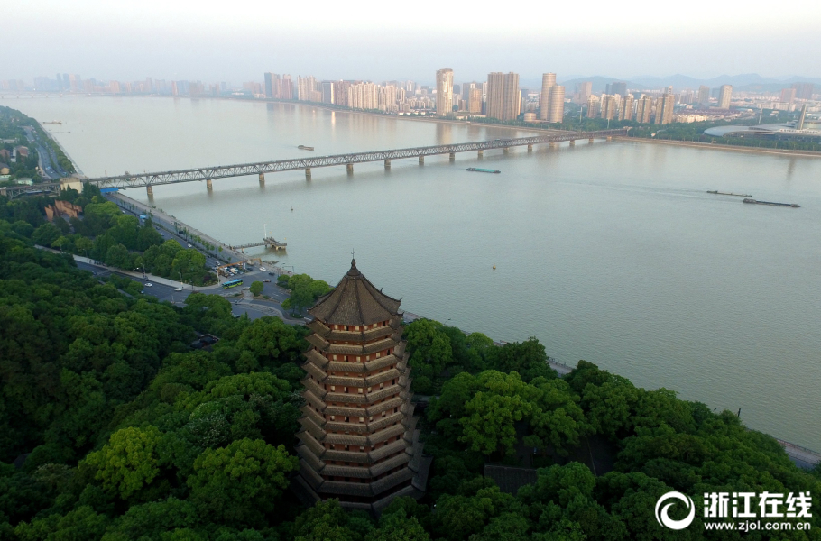 A scenic view of Hangzhou Qiantangjiang Daqiao