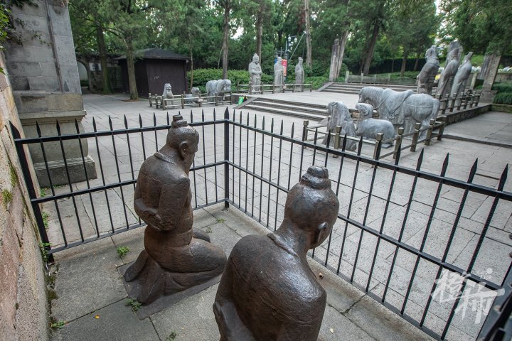 A scenic view of Hangzhou Yuefeimu