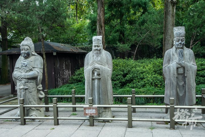 A scenic view of Hangzhou Yuefeimu