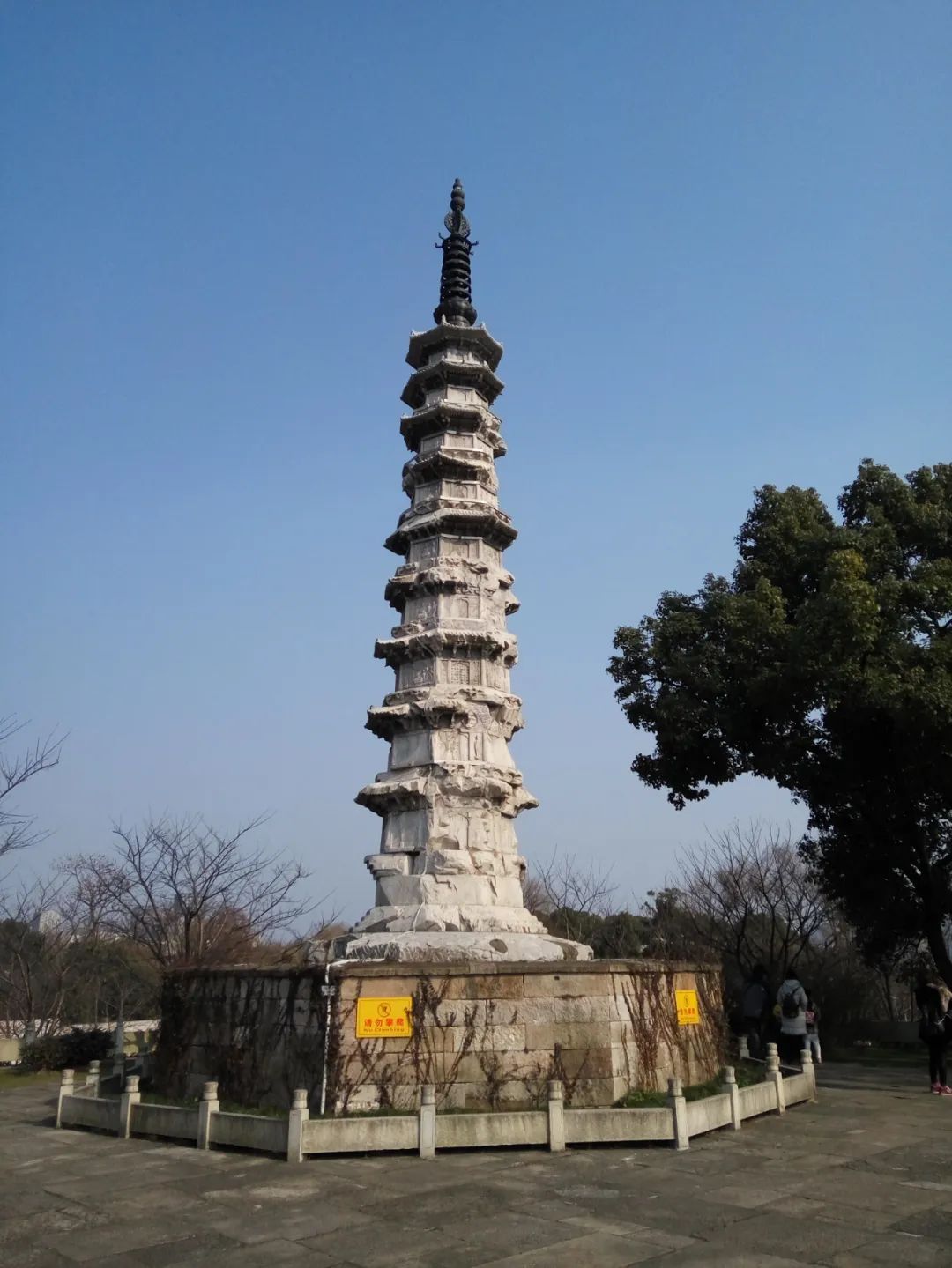 A scenic view of Hangzhou Zhakou Baita