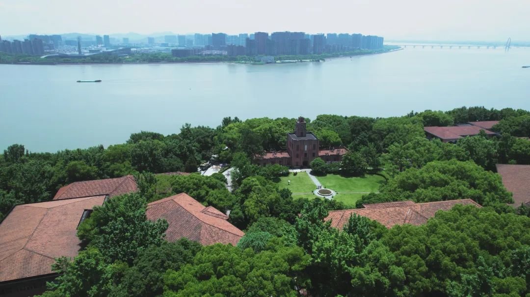 A scenic view of Hangzhou Zhijiang Daxue Jiuzhi