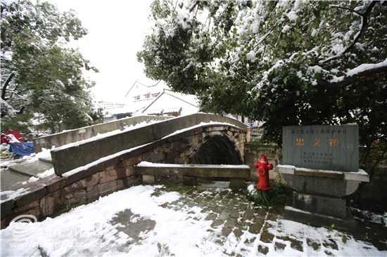A scenic view of Hangzhou Zhongyiqiao