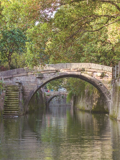 A scenic view of Hangzhou Zhongyiqiao