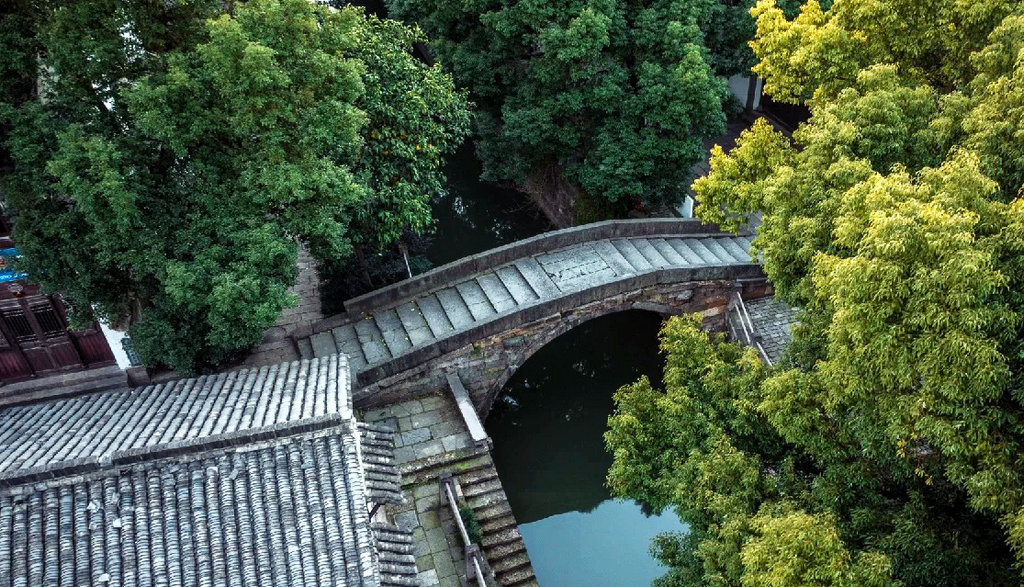 A scenic view of Hangzhou Zhongyiqiao