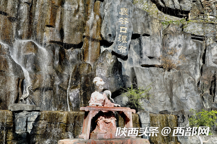 A scenic view of Hanzhong Baoxiedao Shimen And Cliff Carvings