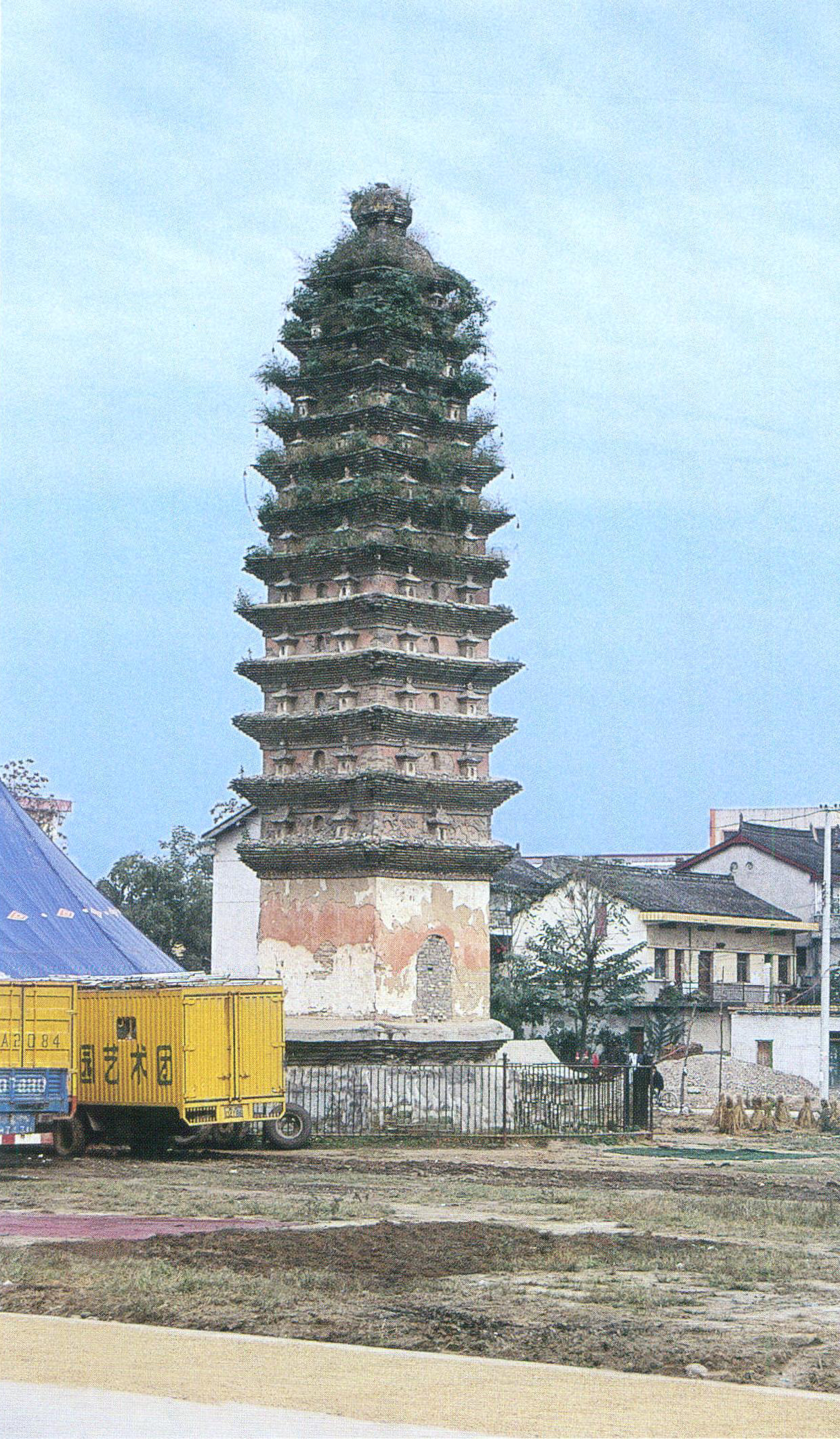 A scenic view of Hanzhong Kaiming Temple Pagoda