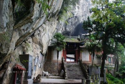 A scenic view of Hanzhong Lingyan Temple Cliff Carvings