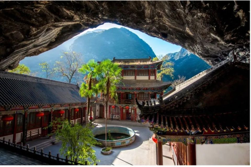A scenic view of Hanzhong Lingyan Temple Cliff Carvings