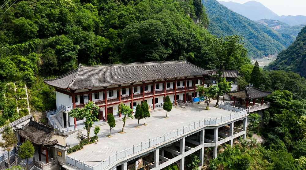 A scenic view of Hanzhong Lingyan Temple Cliff Carvings