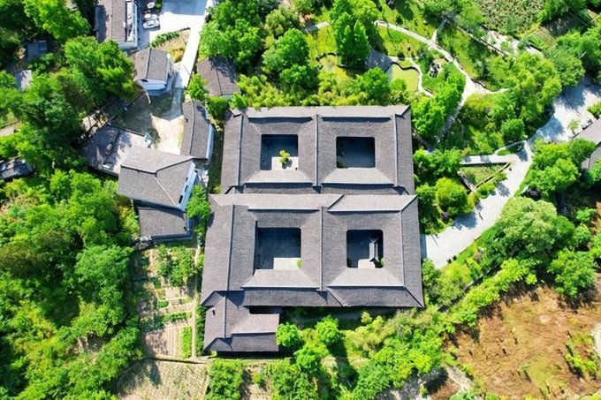 A scenic view of Hanzhong Qingmuchuan Wei Family Manor