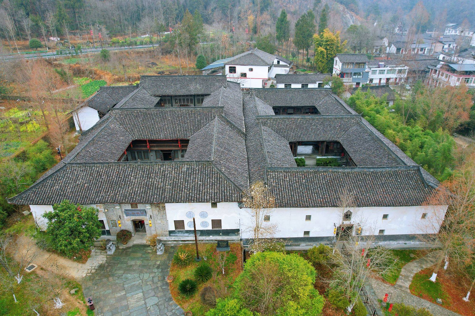 A scenic view of Hanzhong Qingmuchuan Wei Family Manor