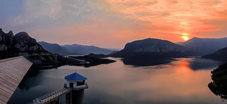 A scenic view of Hebi Xuantiandongshita