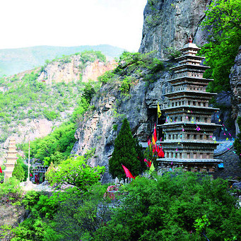 A scenic view of Hebi Xuantiandongshita
