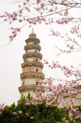 A scenic view of Hengshui Baoyun Pagoda