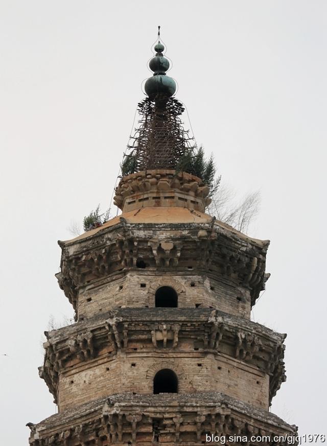 A scenic view of Hengshui Kaifu Temple Relic Pagoda