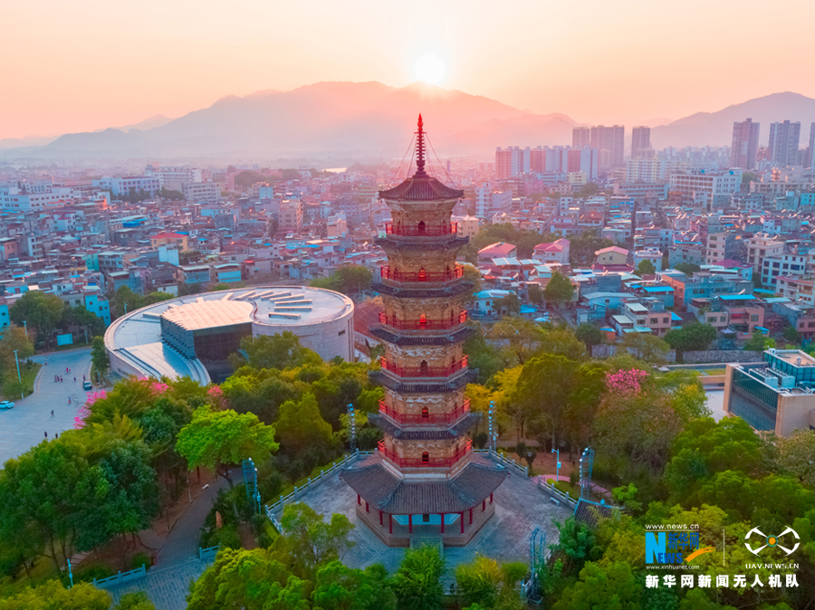 A scenic view of Heyuan Guifengta