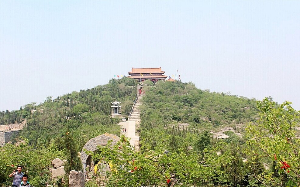 A scenic view of Heze Jinshan Han Muqun