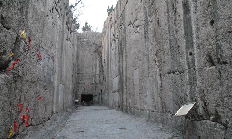 A scenic view of Heze Jinshan Han Muqun