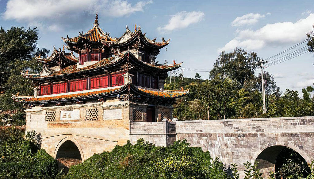 A scenic view of Honghe Huilan Qiaoge