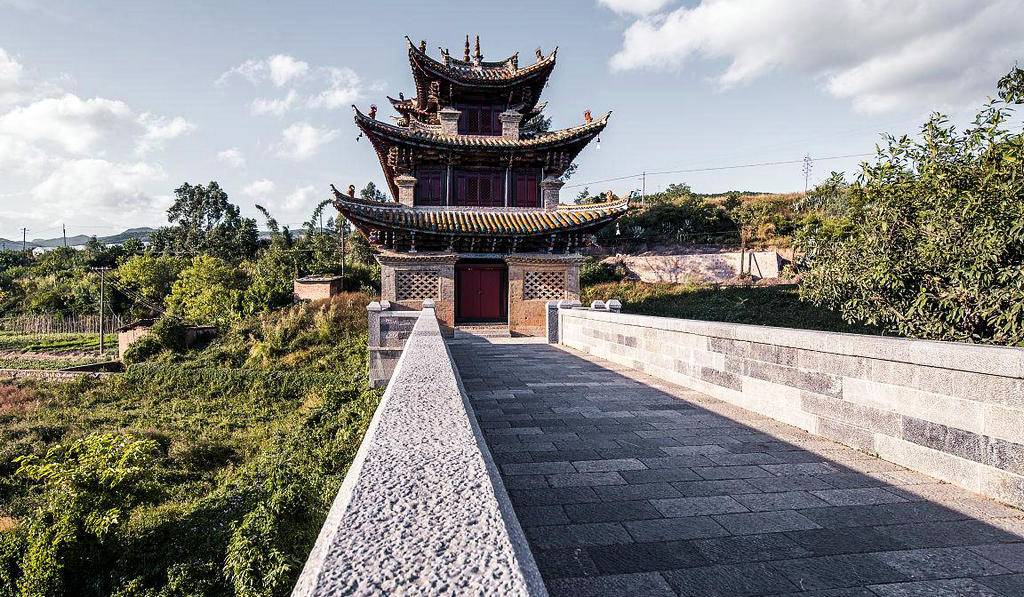 A scenic view of Honghe Huilan Qiaoge