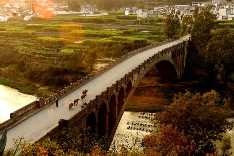 A scenic view of Honghe Kaiyuan Changhongqiao