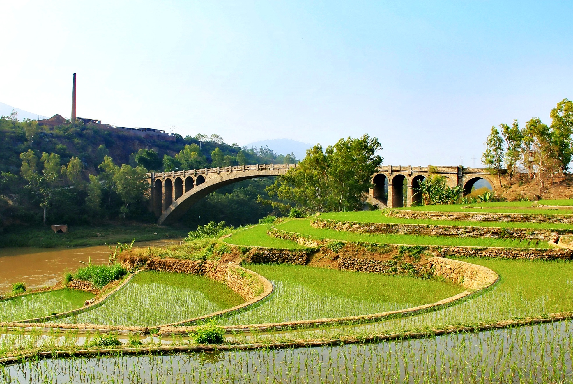 A scenic view of Honghe Kaiyuan Changhongqiao