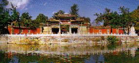 A scenic view of Honghe Luxi Wanshousi Sanfodian