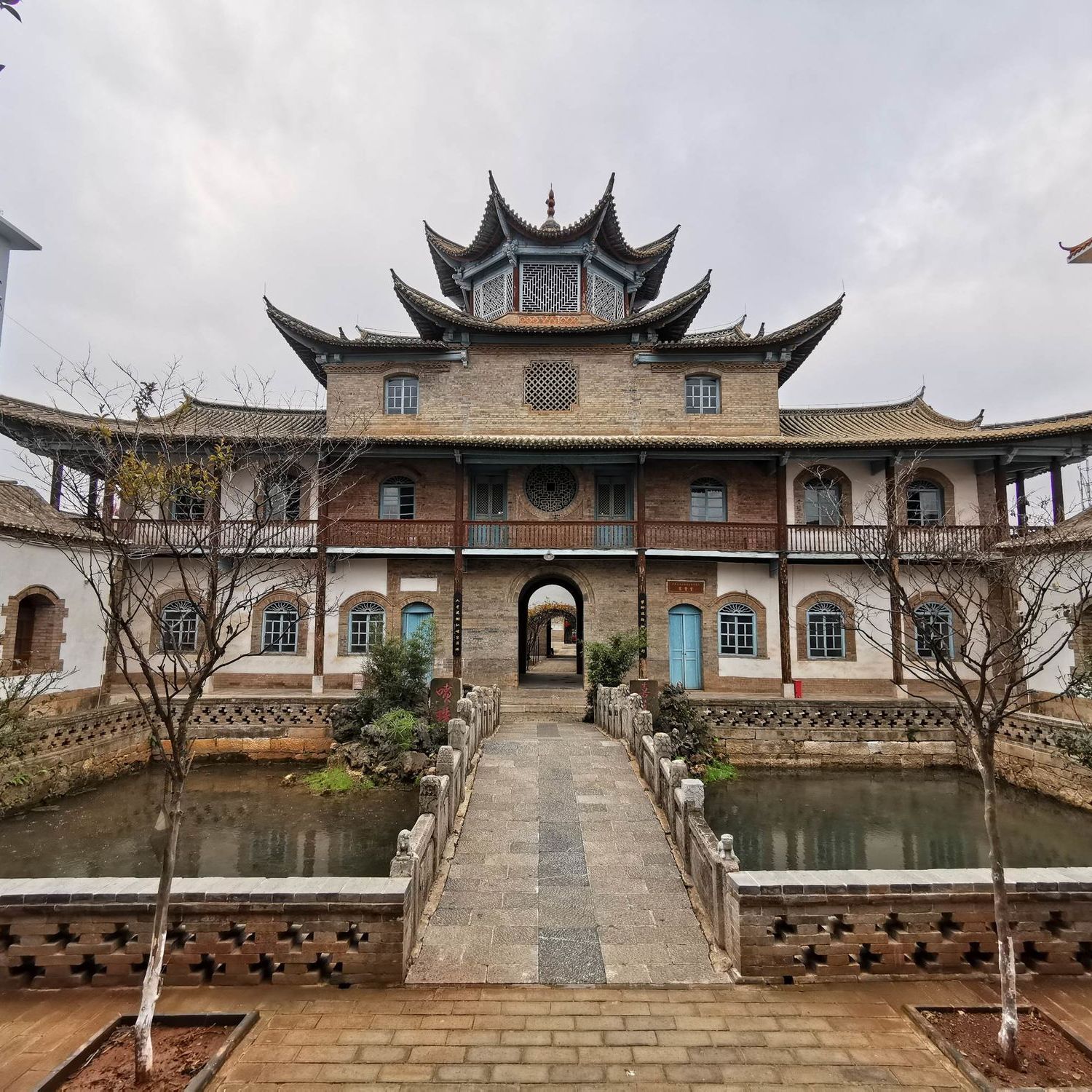 A scenic view of Honghe Qihelou