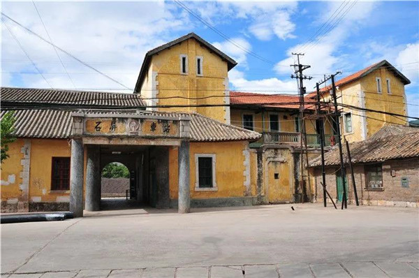 A scenic view of Honghe Qihelou