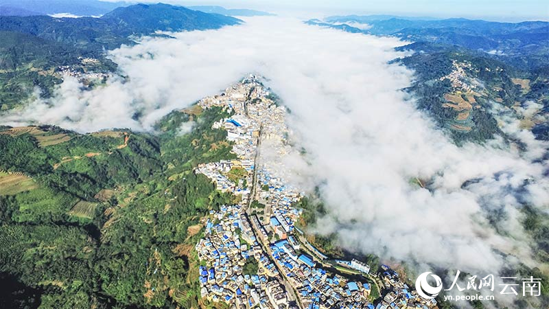 A scenic view of Honghe Qihelou