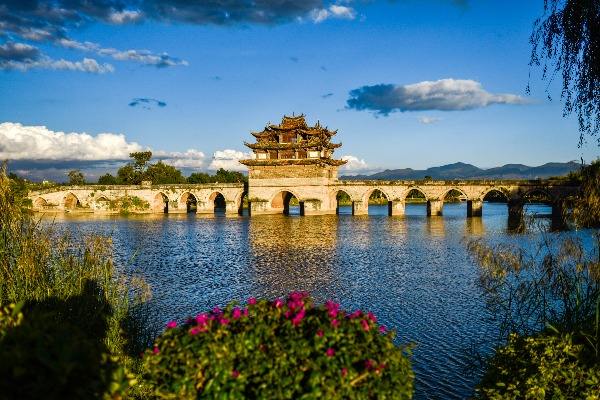 A scenic view of Honghe Shuanglongqiao