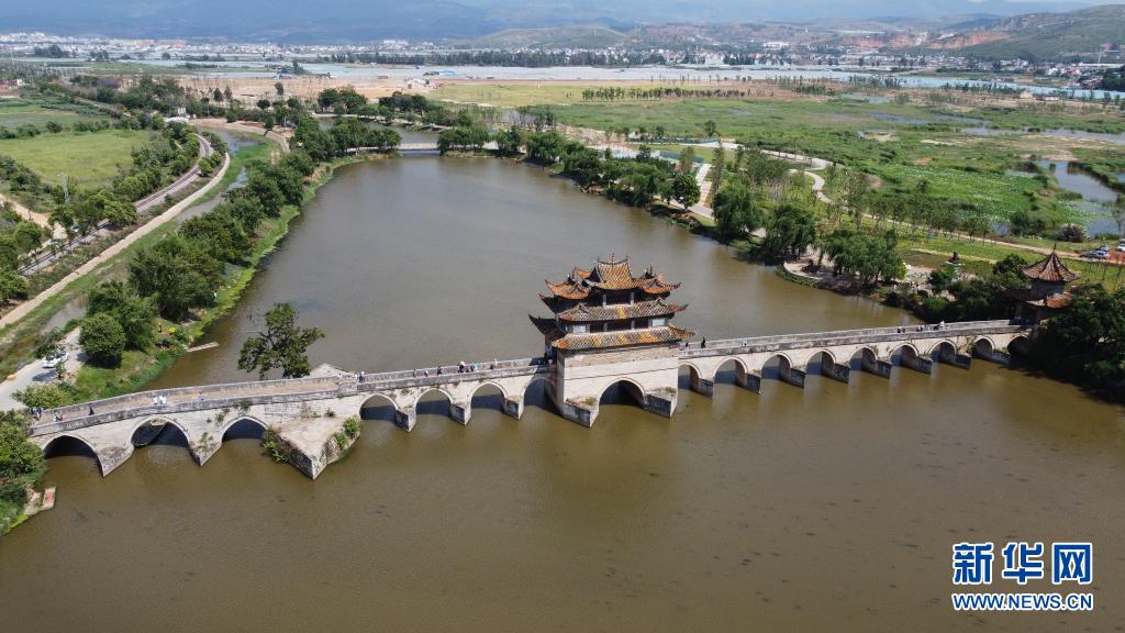 A scenic view of Honghe Shuanglongqiao